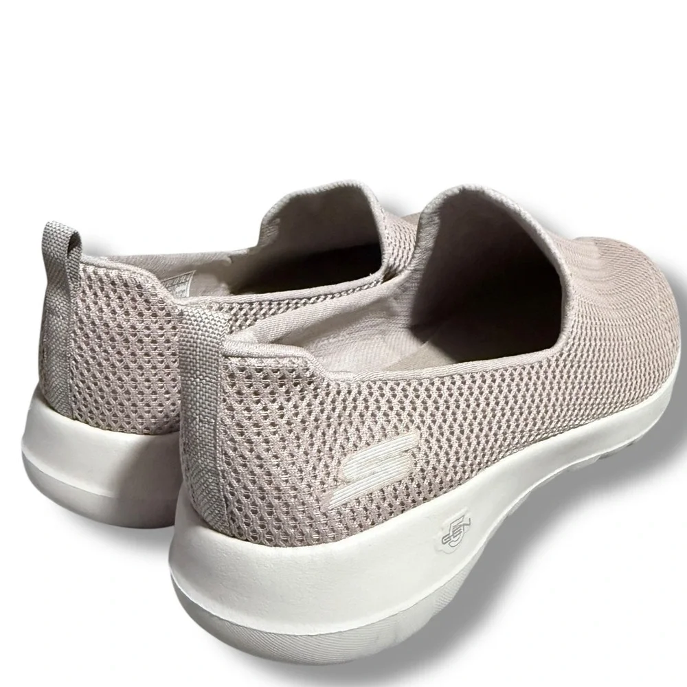 Skechers Mens GOwalk Max Textile Upper Slip On Walking Shoes Sz 12 Taupe